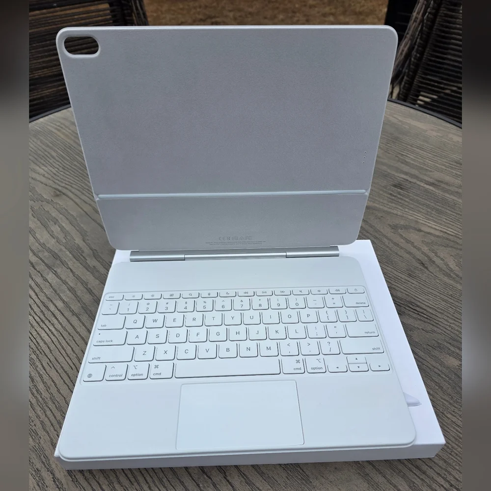 Apple - Magic Keyboard for iPad Air 13-inch (M3)